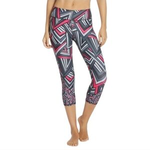 Fabletics Tuberose Capri Legging Peak Print Horizon/Mini Peak Horizon
